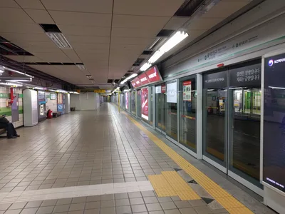 Yongsan-dong, South Korea — 18 October 2016