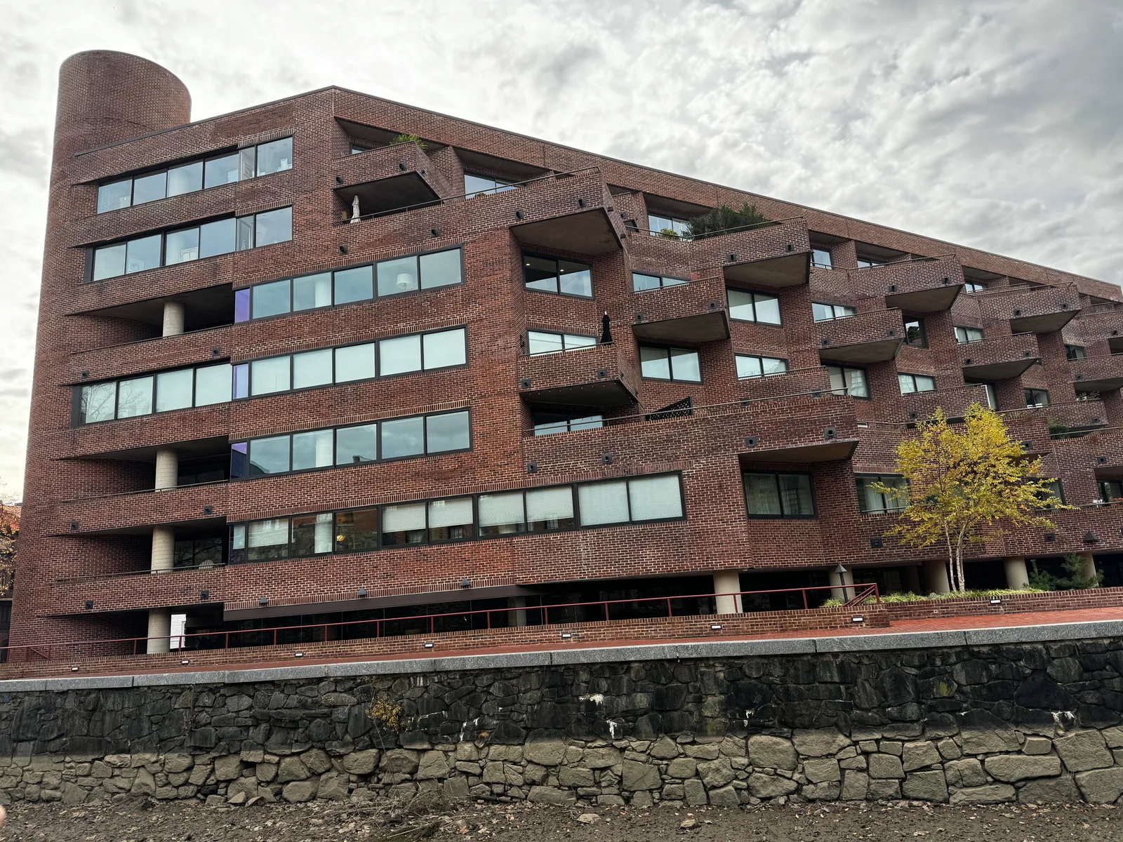 Rosslyn, United States — 17 November 2023