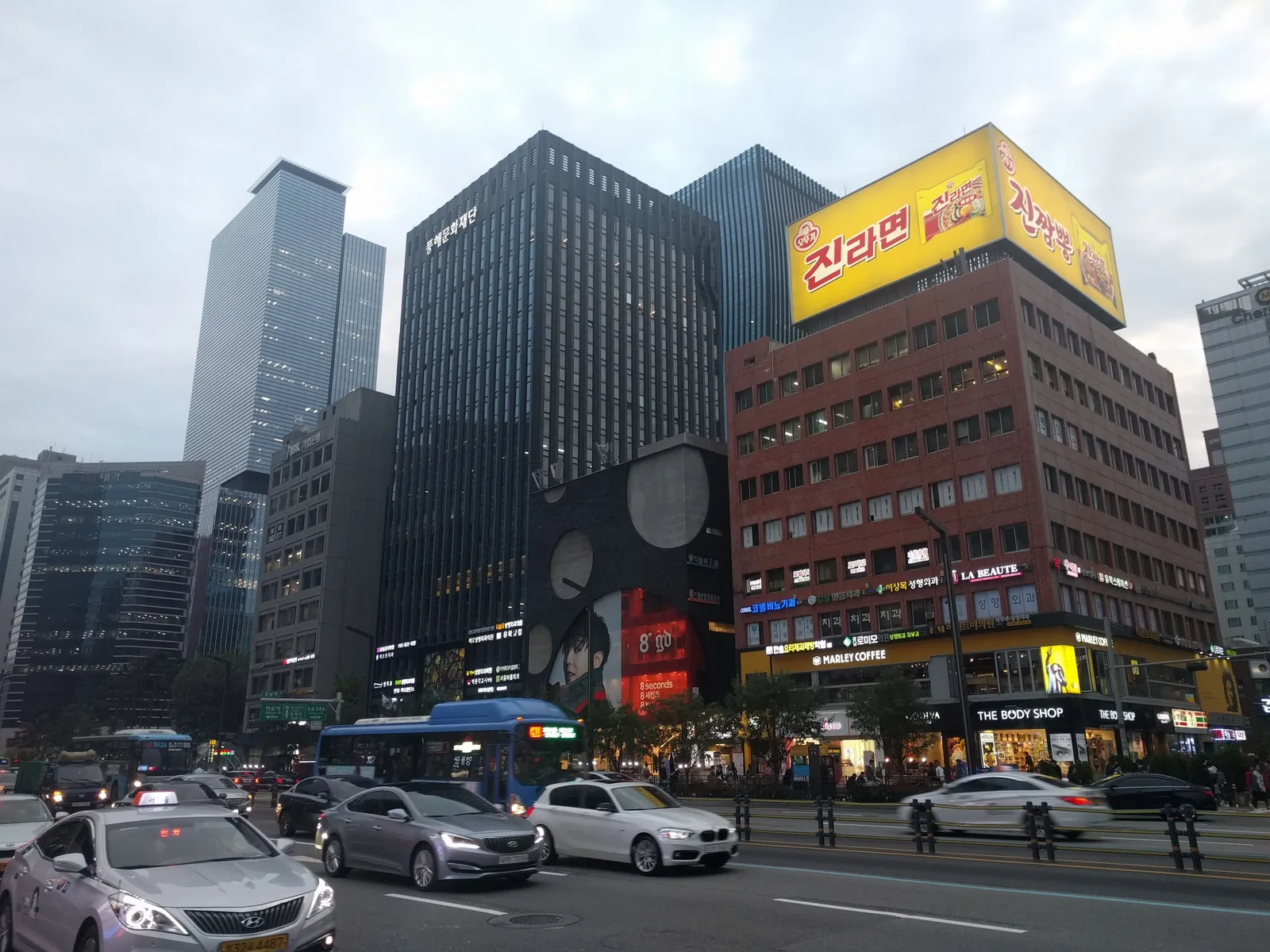 Yongsan-dong, South Korea — 27 October 2016