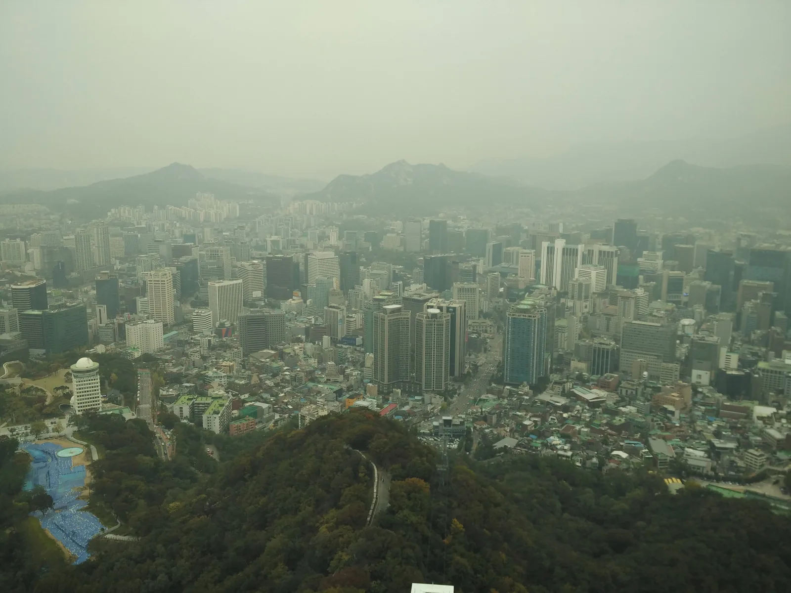 Yongsan-dong, South Korea — 16 October 2016